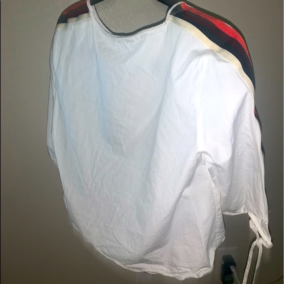 WHITE TOP WITH STRIPED SHOULDER DETAIL | Zara - Picture 2 of 3